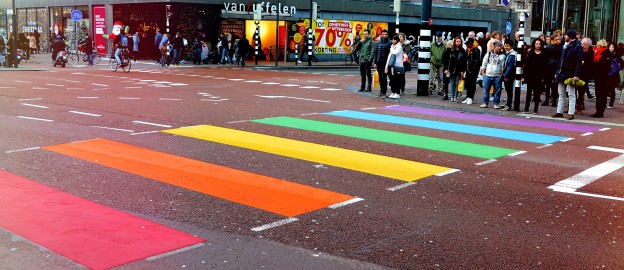 20201111_Regenboog zebrapad.jpg