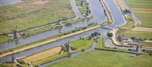 Polder en molens van boven.jpg